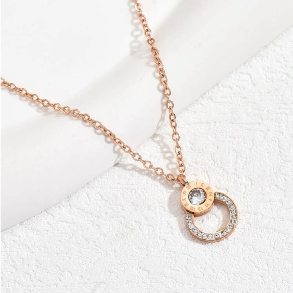 💟 SALE $10 💟 NWT Rose Gold Necklace!!! Stainless Steel !!! - Picture 5 of 8